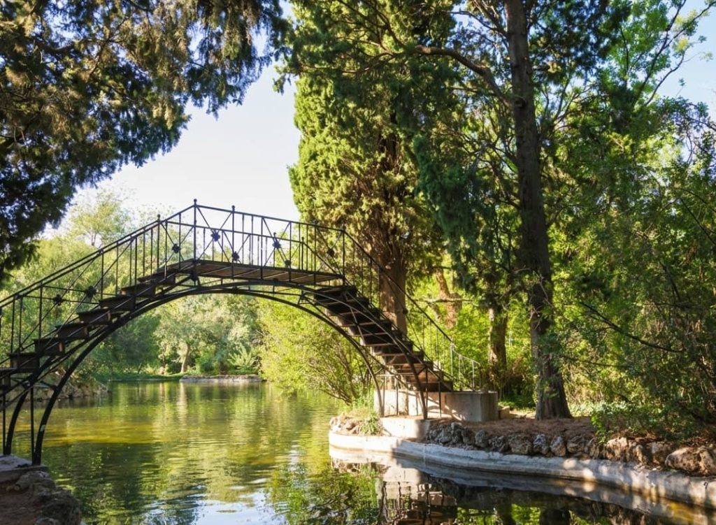 Puente en Parque del Capricho